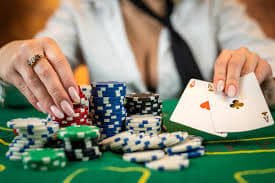 qqmulia platform dashboard showing slot games, live tables, and sportsbook markets